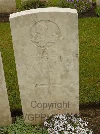 Etaples Military Cemetery - Davey, R